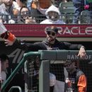 Crawford pega jonrón; Gigantes vencen a Rockies por 10ma vez