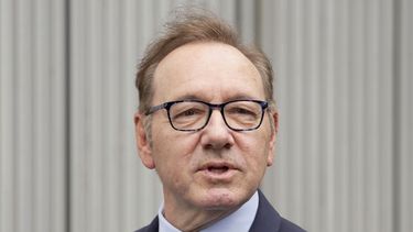 El actor Kevin Spacey llega al Tribunal de la Corona en Southwark, en Londres, el viernes 14 de julio de 2023. (Foto AP/Kin Cheung)