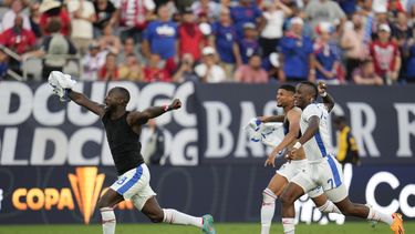Los jugadores de Panamá festejan la victoria sobre Estados Unidos en las semifinales de la Copa de Oro, el miércoles 12 de julio de 2023, en San Diego (AP Foto/Gregory Bull)
