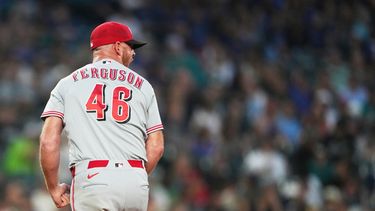 Caleb Ferguson, relevista de los Rojos de Cincinnati, protesta en el séptimo inning del juego ante los Marineros de Seattle, el lunes 20 de julio de 2026 (AP Foto/Lindsey Wasson)