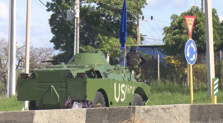 Cuba saca los tanques a la calle y simula una guerra contra los Estados Unidos en su Día de la Defensa