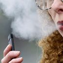 EEUU prohíbe cigarrillos relacionados con repunte del vapeo