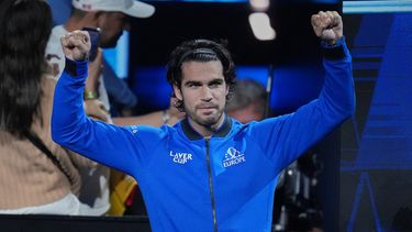 Carlos Alcaraz del Equipo Europa al ser presentado en la Copa Laver de tenis, el viernes 25 de septiembre de 2026, en Londres. (AP Foto/Maja Smiejkowska)