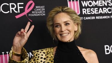 Bumble reactiva perfil de Sharon Stone