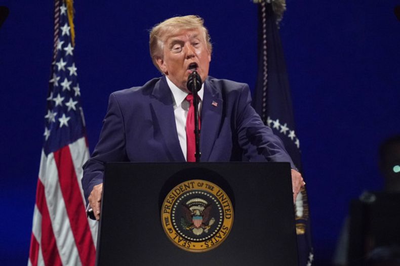 El presidente Donald Trump habla en el evento Salute to America (Saludo a Estados Unidos), una celebración del Día de la Independencia en honor al 250mo aniversario de la nación, el sábado 4 de julio de 2026, en el National Mall de Washington. (Foto AP/Alex Brandon)