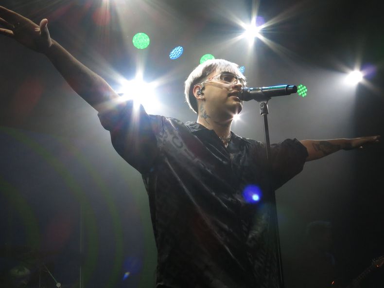 ARCHIVO - Tiago PZK da un concierto en el Lunario de la Ciudad de México el 3 de mayo de 2022. El artista urbano argentino lanzó su segundo álbum Gotti A en julio de 2024 con canciones de salsa, merengue y folclor argentino sin perder su base de rapeo. (Foto AP/Berenice Bautista, archivo)