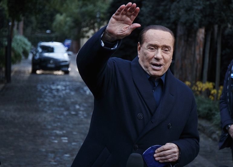 Berlusconi en el hospital para una serie de exámenes
