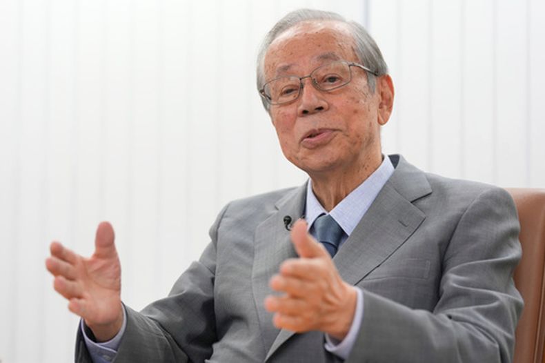 El ex primer ministro japonés Yasuo Fukuda en una entrevista en su despacho en Tokio, el 21 de septiembre del 2022. (AP foto/Eugene Hoshiko)