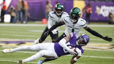 Vikings se sostienen y superan por 27-22 a los Jets