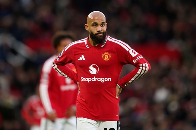 Bryan Mbeumo del Manchester United hace un gesto durante el encuentro ante el Bournemouth en la Liga Premier el domingo 25 de octubre del 2026. (AP Foto/Dave Thompson)