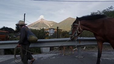 Guatemala: regresan a casa pobladores evacuados por volcán