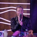 ARCHIVO - Brian Littrell, de los Backstreet Boys, asiste a una reunión con fans para la presentación del álbum In A World Like This en el 40 Café de Madrid, España, el 12 de noviembre de 2013. (Foto AP/Abraham Caro Marin, file)
