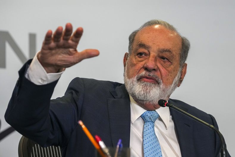 El multimillonario mexicano Carlos Slim ofrece una conferencia de prensa el lunes 10 de febrero de 2025, en Ciudad de México. (AP Foto/Marco Ugarte)