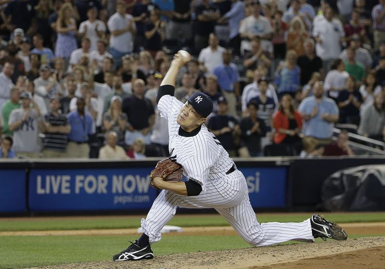 En la imagen, el lanzador de los Yanquis de Nueva York Masahiro Tanaka en su partido contra los Medias Rojas de Boston, el 28 de junio de 2014.  (AP Photo/Julie Jacobson)