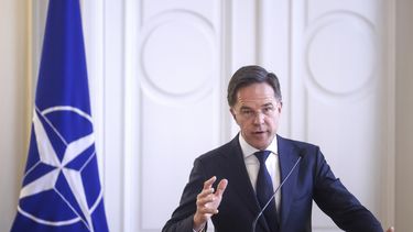 El secretario general de la OTAN, Mark Rutte, durante una conferencia de prensa conjunta con los miembros de la presidencia bosnia en Sarajevo, Bosnia, el lunes 10 de marzo de 2025. (AP Foto/Armin Durgut)