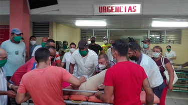 (fotos+) accidente masivo en las tunas deja cuatro muertos y 26 heridos