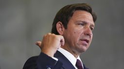 El gobernador de Florida Ron DeSantis en Miramar, Florida, el 1 de mayo del 2025. (AP foto/Rebecca Blackwell)