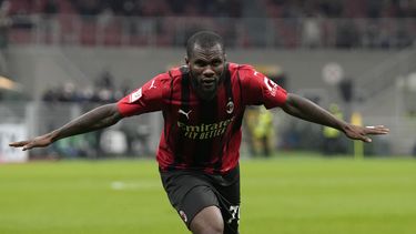 Barcelona refuerza su mediocampo con Kessie