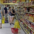 Gasto del consumidor en EEUU tiene 1er descenso desde abril