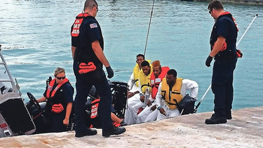 detenidos migrantes cubanos tras dos semanas varados en cayo sal
