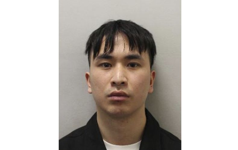 En esta foto sin fecha, publicada por la Policía Metropolitana el miércoles 5 de marzo de 2025, aparece el estudiante chino de doctorado Zhenhao Zou, de 28 años, que fue hallado culpable, en el Tribunal de la Corona de Londres Interior, de drogar y violar a 10 mujeres en Londres y China entre 2019 y 2023. (Policía Metropolitana vía AP)