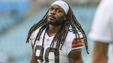 Browns envían a casa a Clowney tras criticar al equipo