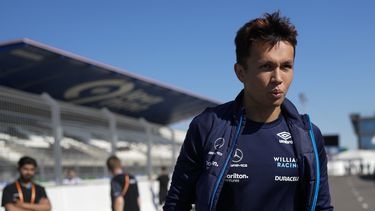 Piloto Alex Albon sufre un fallo respiratorio tras cirugía