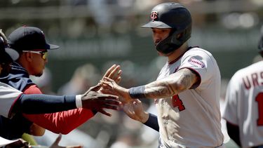 Correa vuelve y pega 2 hits; Mellizos arrollan en Oakland
