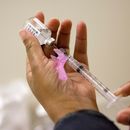 Funcionarios de salud recomiendan que gente se vacune pronto