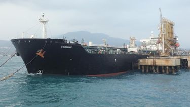 puerto en mexico atiende tanqueros sancionados por eeuu por transportar petroleo venezolano