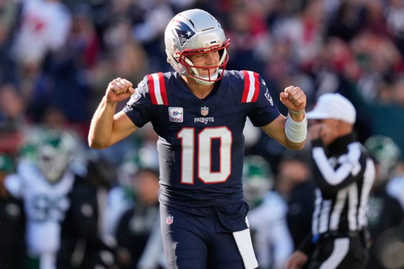 El quarterback de los Patriots de Nueva Inglaterra Drake Maye celebra tras un touchdown en el encuentro ante los Jets de Nueva York, el domingo 18 de octubre del 2026, en Foxborough, Massachusetts. (AP Foto/Mark Stockwell)