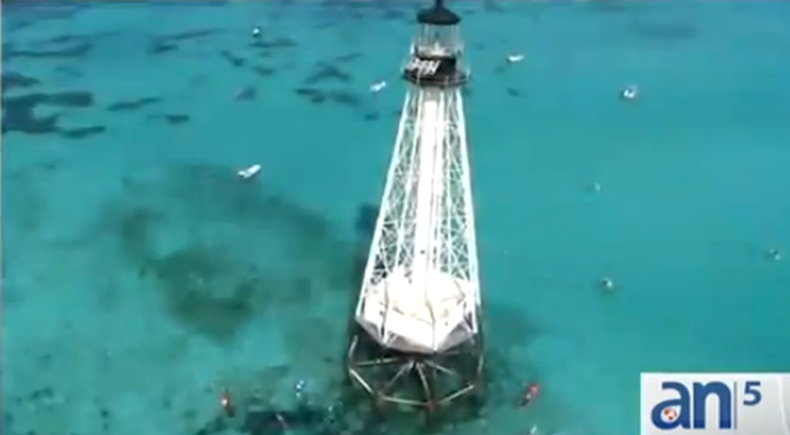 Familiares de un grupo de 16 balseros cubanos interceptados por el servicio de guardacostas cerca de Islamorada en los cayos, están preocupados y desesperados.