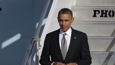 americateve | El presidente Barack Obama llega al aeropuerto internacional de Miami el viernes 8 de noviembre de 2013. (Foto AP/Alan D&iacute;az)