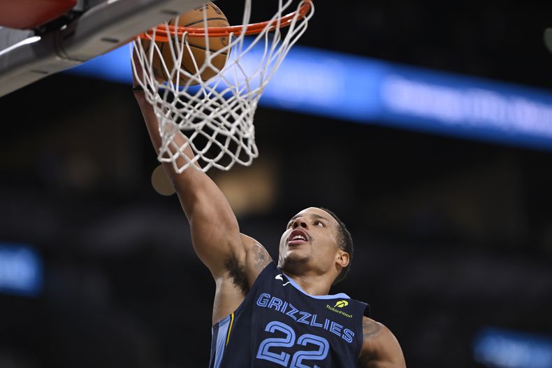 Desmond Bane, de los Grizzlies de Memphis, encesta en el duelo ante los Spurs de San Antonio, el viernes 17 de enero de 2025 (AP Foto/Darren Abate)