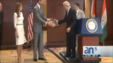 americateve | Príncipes de Asturia visitan Miami para la inauguración de la edición número 30 de la Feria Internacional del Libro en Miami.