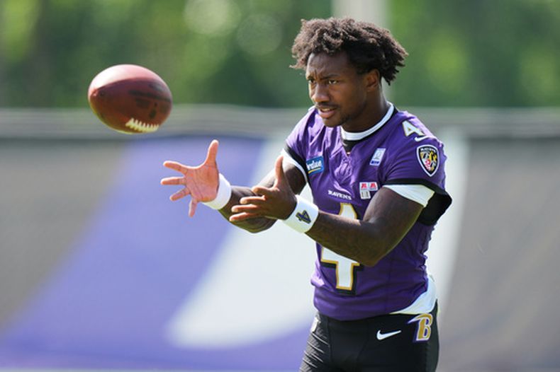 El receptor abierto de los Ravens de Baltimore, Zay Flowers (4), se ejercita durante la práctica en el campamento de entrenamiento de fútbol americano del equipo, el miércoles 29 de julio de 2026, en el Under Armour Performance Center en Owings Mills, Maryland. (Foto AP/Stephanie Scarbrough)