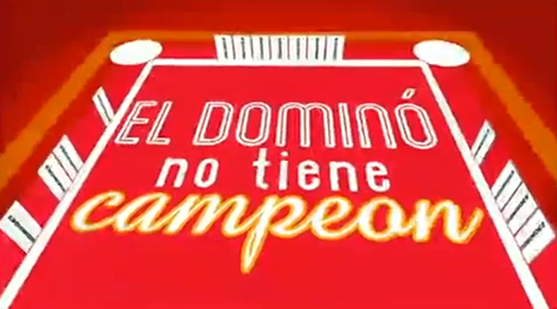 Rolando Nápoles visita el popular Parque de Dominó, Máximo Gómez en la Pequeña Habana y reta a varios de los mejores jugadores