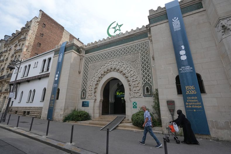 La Gran Mezquita de París el 17 de julio del 2026. (AP foto/Michel Euler)