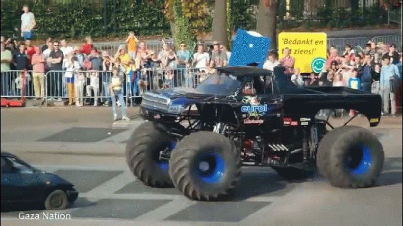 En Haaksbergen, Holanda, un vehículo que saltó por sobre otros coches se salió del circuito y causó el fallecimiento de tres espectadores, mientras que otros cinco resultaron heridos de gravedad