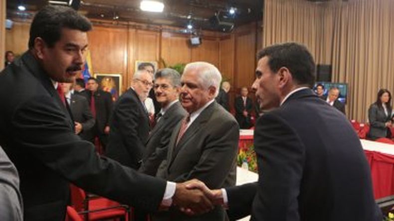 Los representantes de la Mesa de Unidad Democrática fueron recibidos por el presidente de Venezuela para buscar una solución a la crisis política del país. Un sector del antichavismo no participó del encuentro