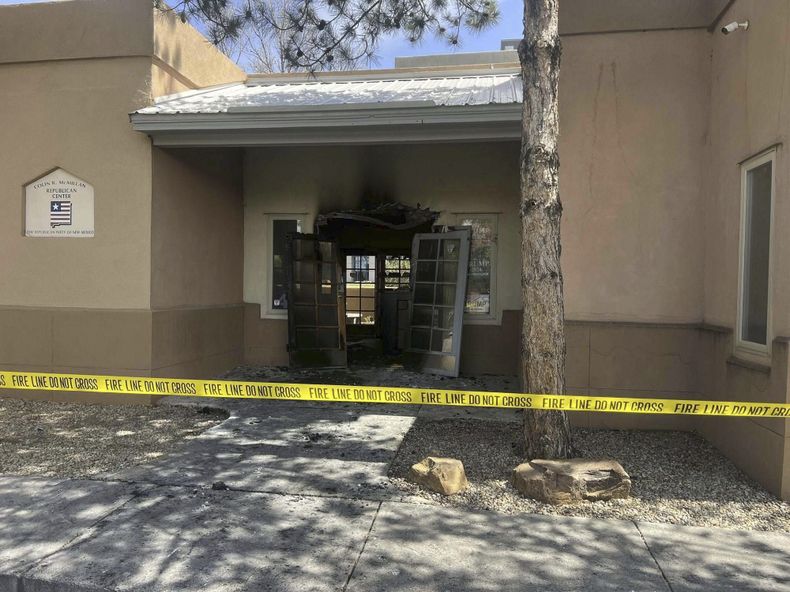 En esta imagen difundida por el Partido Republicano de Nuevo México se observan los daños en las oficinas centrales del partido luego de un incendio, el 30 de marzo de 2025, en Albuquerque, Nuevo México. (Partido Republicano de Nuevo México vía AP)