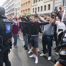 Arrestan a aficionados de West Ham y Eintracht por peleas