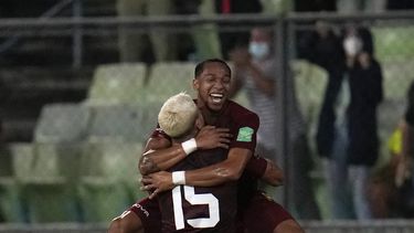Brasil remontó ante Venezuela y sigue perfecto