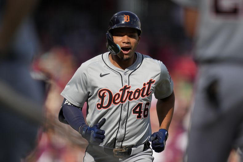 El dominicano Wenceel Pérez, de los Tigres de Detroit, festeja tras batear un jonrón en el duelo del sábado 6 de julio de 2024, ante los Rojos de Cincinnati (AP Foto/Jeff Dean)