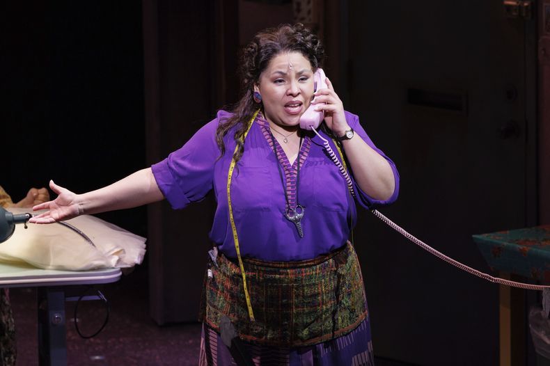 Florencia Cuenca aparece durante los ensayos de la producción de Broadway de Real Women Have Curves el viernes 28 de marzo de 2025, en Nueva York. (Foto CJ Rivera/Invision/AP)
