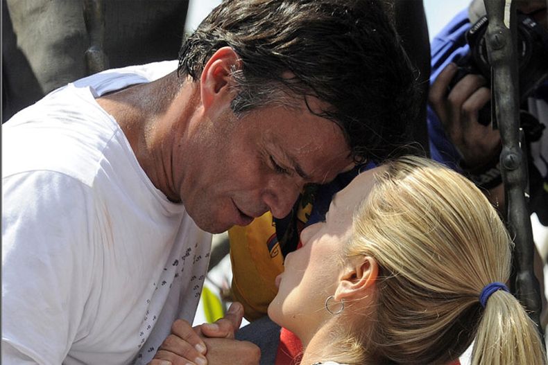 La esposa del dirigente opositor al régimen de Maduro, habla horas antes de que comience la cuarta audiencia, por el juicio que se le sigue desde hace seis meses, pautada para el día de hoy a las 11am.