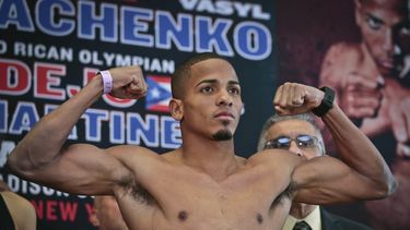 ARCHIVO - El boxeador puertorriqueño Félix Verdejo posa tras el pesaje en el Madison Square Garden de Nueva York, el 10 de junio de 2016 (AP Photo/Bebeto Matthews, File)