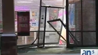 americateve | Hoy les toco a los bomberos de Deerfield Beach  sufrir la ola de vandalismo que afecta a Miami-Dade y Broward.