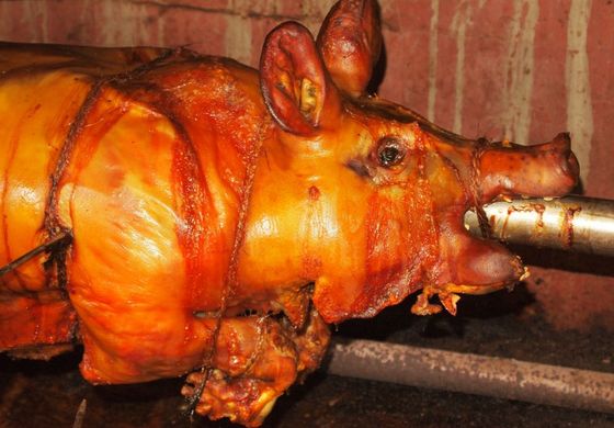El cerdo asado al estilo cubano es un plato que se consume con mucha frecuencia en la isla. Por lo general, la costumbre es que se haga principalmente en Noche Buena. Esta es la época del año en la que más se consume puerco asado cuba