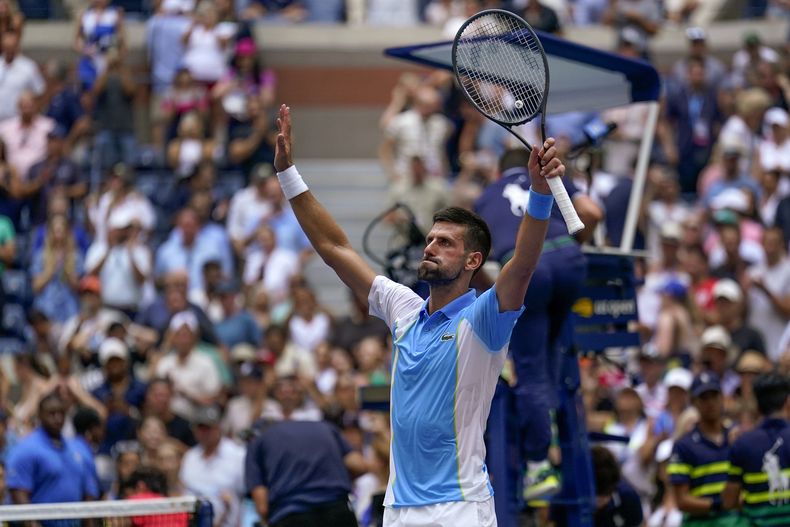 El serbio Novak Djokovic reacciona tras derrotar al estadounidense Taylor Fritz en los cuartos de final del US Open, el martes 5 de septiembre de 2023, en Nueva York. (AP Foto/Seth Wenig)